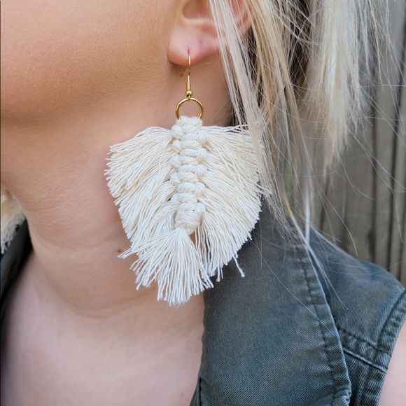 Handcrafted White Macrame Feather Dangle/Drop Earrings - Picture 5 of 6